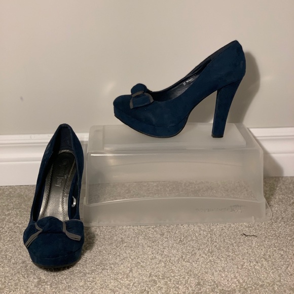 NAVY BLUE HEELS - Picture 1 of 4